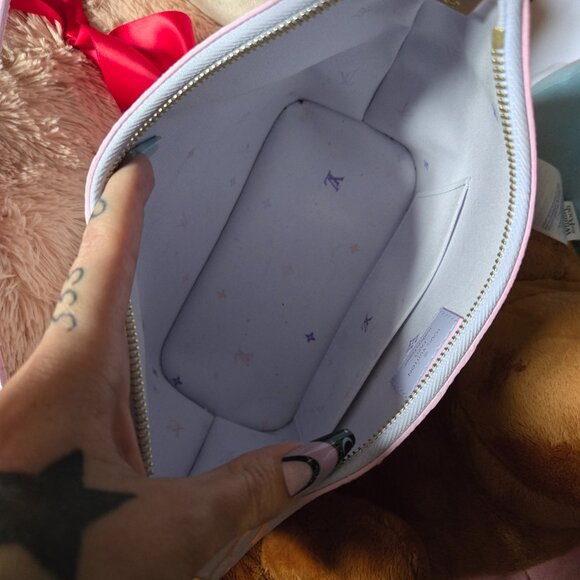 Pristine Louis Vuitton marshmallow sunrise in the city - Picture 5 of 11